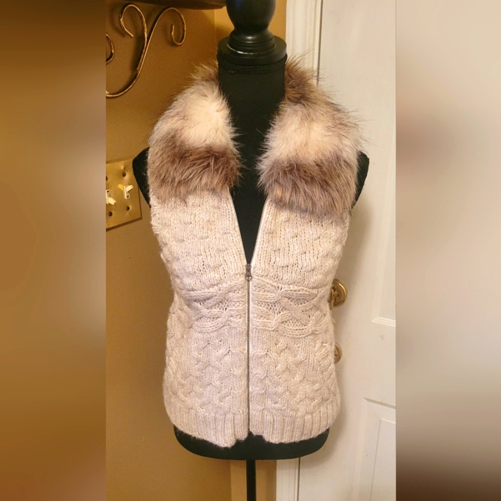 Women's Ann Taylor Loft Cable Knit Sweater Vest with Faux Fur on Collar